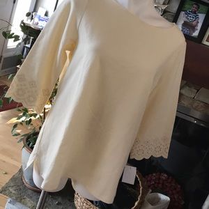 Cotton 3/4 sleeve tee with scalloped sleeves